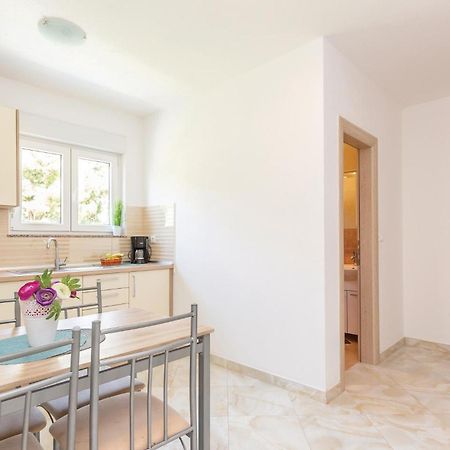 Awesome Apartment In Krvavica With Kitchen 外观 照片