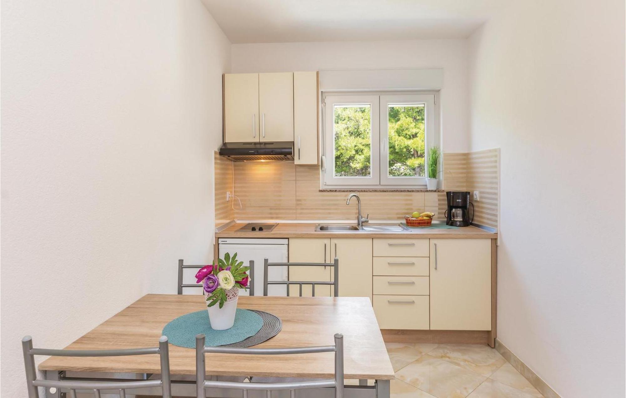 Awesome Apartment In Krvavica With Kitchen 外观 照片