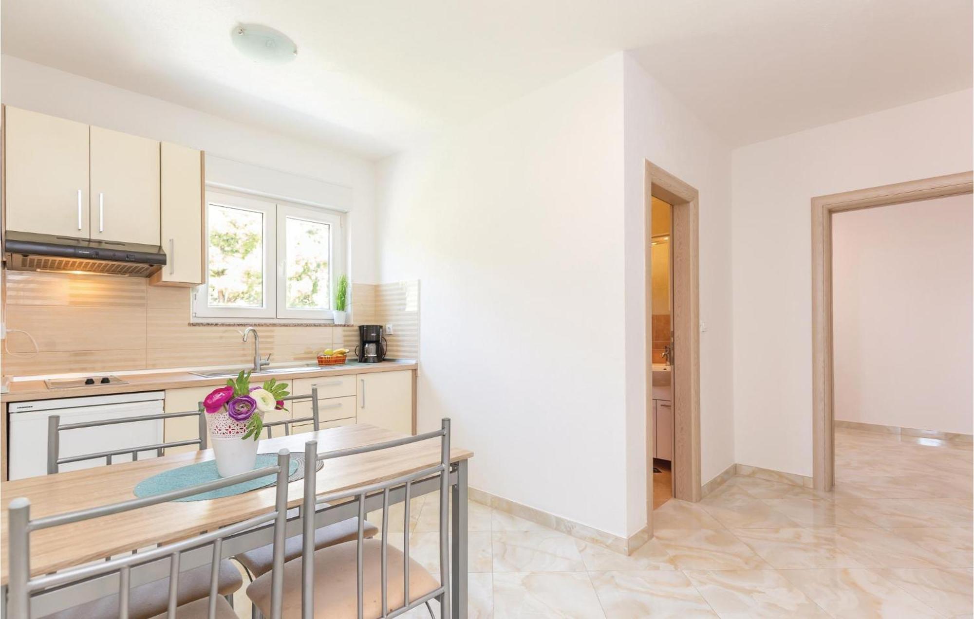 Awesome Apartment In Krvavica With Kitchen 外观 照片